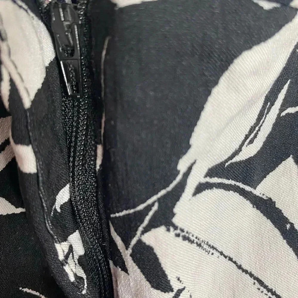 ✅ 3 for $15 ✅ Mario Serrani Italy B/W Floral print Bermuda Shorts Size 6 - Picture 6 of 8